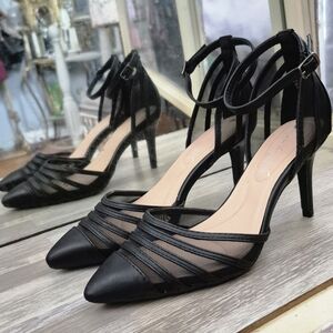 Gloria Vanderbilt Black Mesh Heels Size 6